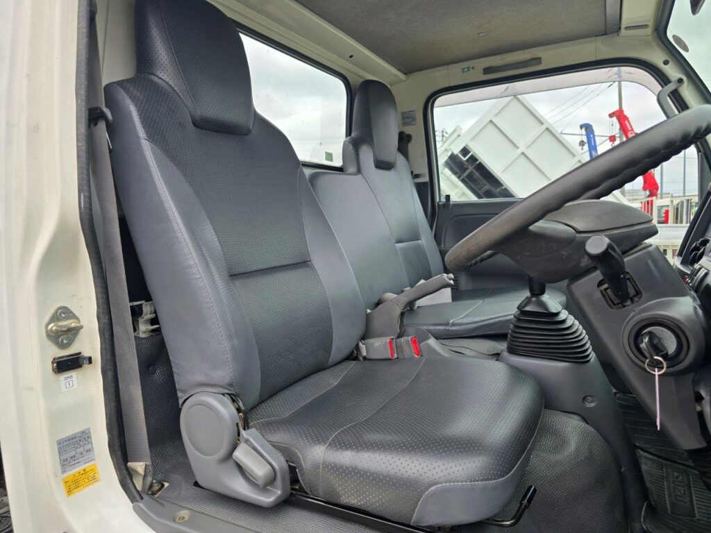 平成29年　いすゞ　エルフ　２トンダンプ　３方開き・4WD(小型貨物・4ナンバー）（車検1年付）