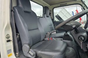 サムネイル: 平成29年　いすゞ　エルフ　２トンダンプ　３方開き・4WD(小型貨物・4ナンバー）（車検1年付）
