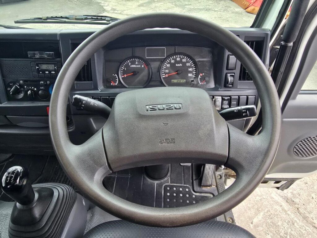 平成29年　いすゞ　エルフ　２トンダンプ　３方開き・4WD(小型貨物・4ナンバー）（車検1年付）
