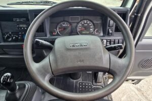 サムネイル: 平成29年　いすゞ　エルフ　２トンダンプ　３方開き・4WD(小型貨物・4ナンバー）（車検1年付）