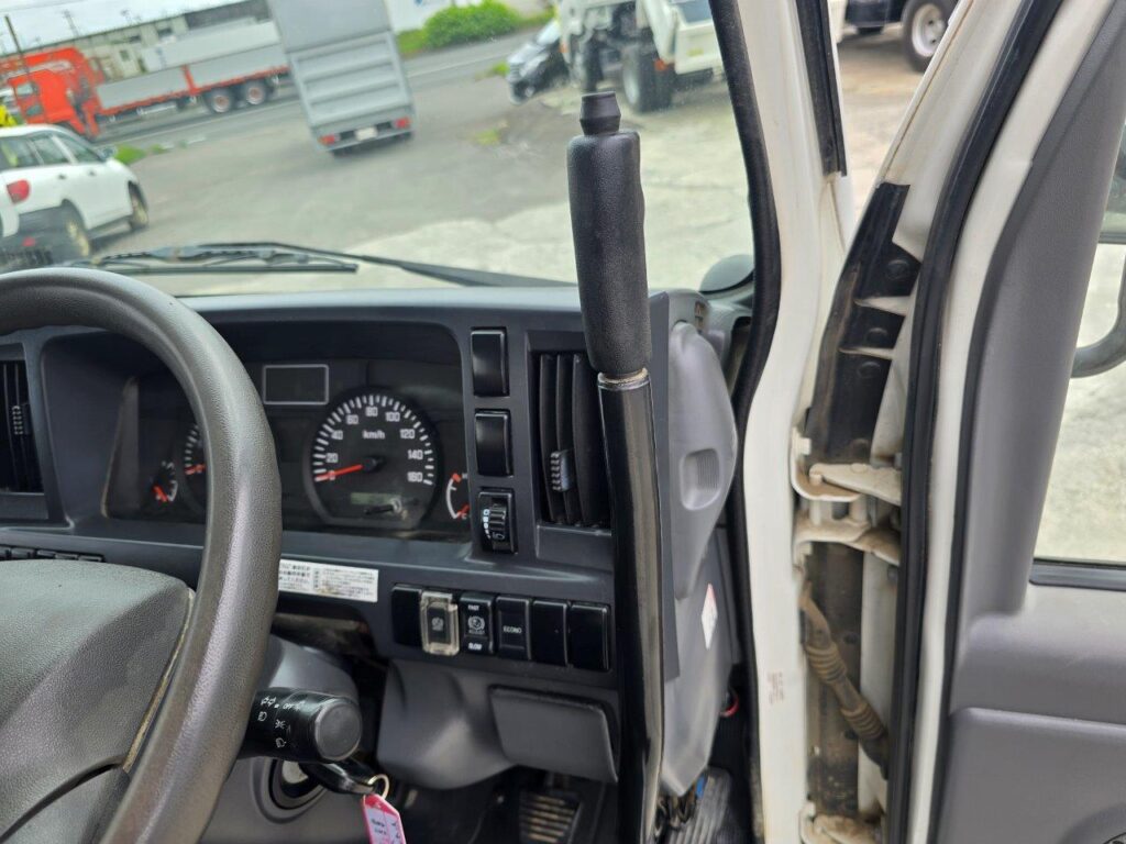 平成29年　いすゞ　エルフ　２トンダンプ　３方開き・4WD(小型貨物・4ナンバー）（車検1年付）