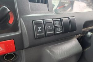 サムネイル: 平成29年　いすゞ　エルフ　２トンダンプ　３方開き・4WD(小型貨物・4ナンバー）（車検1年付）