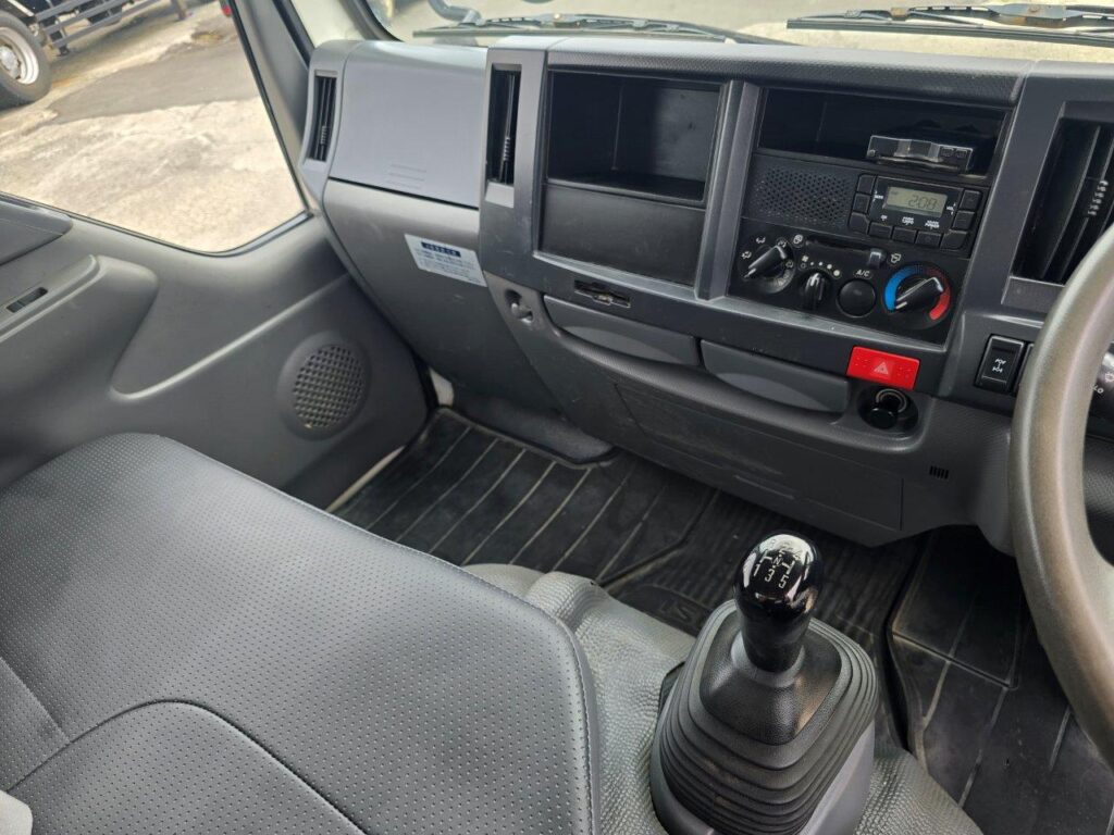 平成29年　いすゞ　エルフ　２トンダンプ　３方開き・4WD(小型貨物・4ナンバー）（車検1年付）