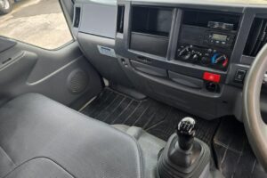 サムネイル: 平成29年　いすゞ　エルフ　２トンダンプ　３方開き・4WD(小型貨物・4ナンバー）（車検1年付）