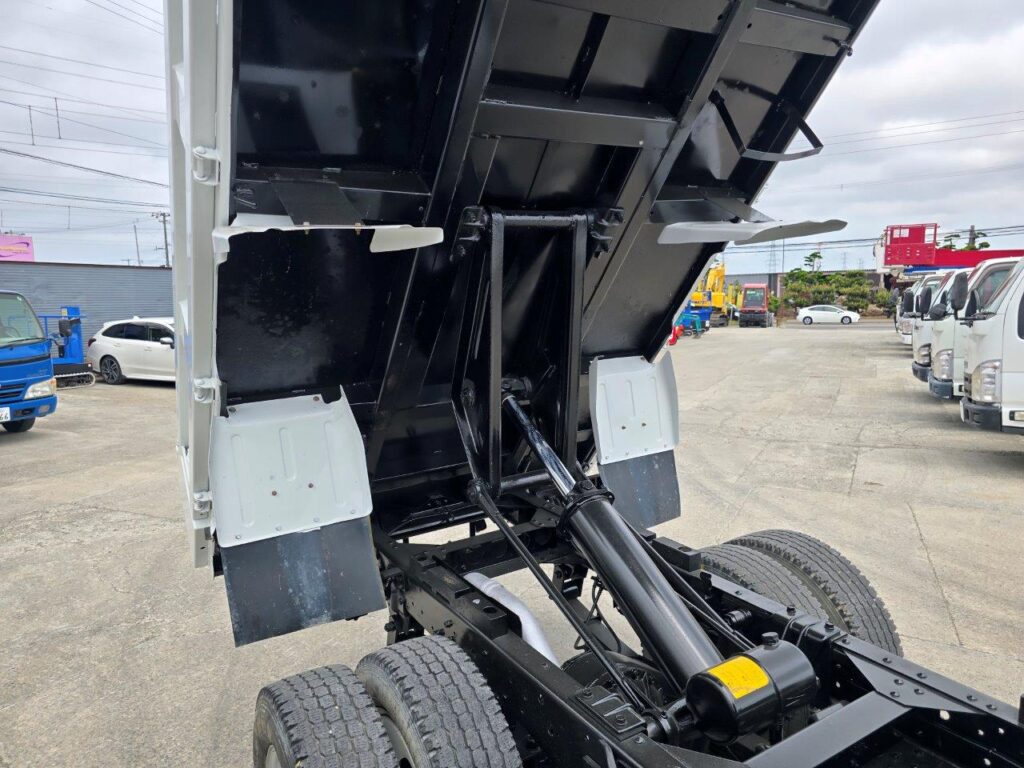 平成29年　いすゞ　エルフ　２トンダンプ　３方開き・4WD(小型貨物・4ナンバー）（車検1年付）