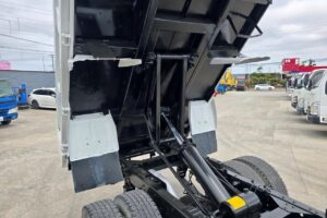 サムネイル: 平成29年　いすゞ　エルフ　２トンダンプ　３方開き・4WD(小型貨物・4ナンバー）（車検1年付）