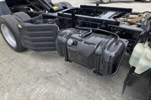サムネイル: 平成29年　いすゞ　エルフ　２トンダンプ　３方開き・4WD(小型貨物・4ナンバー）（車検1年付）
