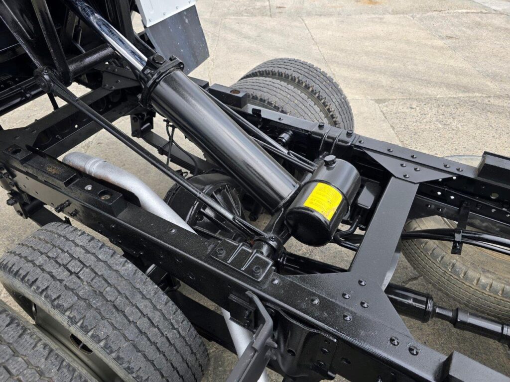 平成29年　いすゞ　エルフ　２トンダンプ　３方開き・4WD(小型貨物・4ナンバー）（車検1年付）