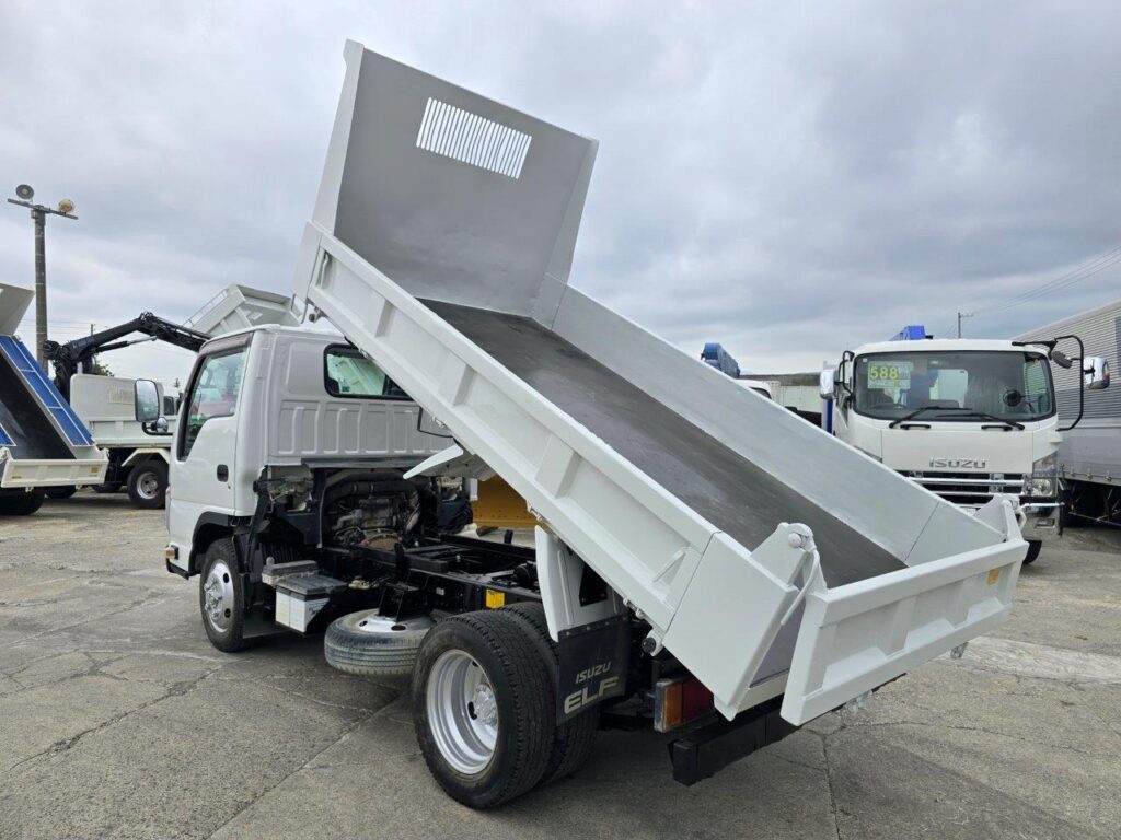 平成29年　いすゞ　エルフ　２トンダンプ　３方開き・4WD(小型貨物・4ナンバー）（車検1年付）