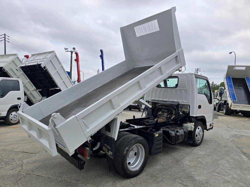 平成29年　いすゞ　エルフ　２トンダンプ　３方開き・4WD(小型貨物・4ナンバー）（車検1年付）