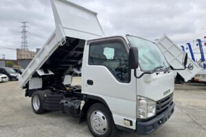 サムネイル: 平成29年　いすゞ　エルフ　２トンダンプ　３方開き・4WD(小型貨物・4ナンバー）（車検1年付）