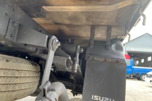 サムネイル: 平成25年　いすゞ　エルフ　1.5トン平　4WD・シングルタイヤ（小型貨物・4ナンバー）（車検1年付）
