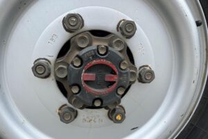 サムネイル: 平成25年　いすゞ　エルフ　1.5トン平　4WD・シングルタイヤ（小型貨物・4ナンバー）（車検1年付）