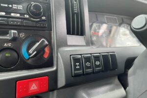 サムネイル: 平成25年　いすゞ　エルフ　1.5トン平　4WD・シングルタイヤ（小型貨物・4ナンバー）（車検1年付）