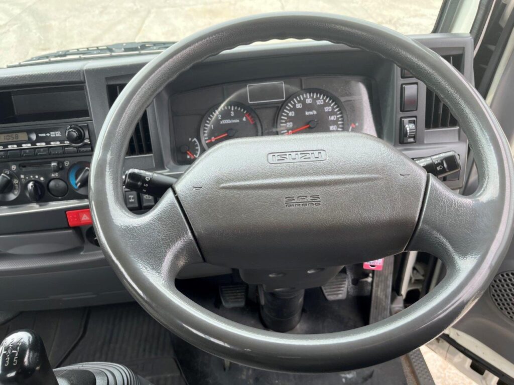 平成25年　いすゞ　エルフ　1.5トン平　4WD・シングルタイヤ（小型貨物・4ナンバー）（車検1年付）