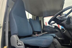 サムネイル: 平成25年　三菱　キャンター　２トン平　ワイドロング　4WD・高床（車検1年付）