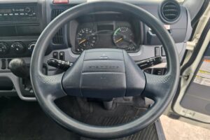 サムネイル: 平成25年　三菱　キャンター　２トン平　ワイドロング　4WD・高床（車検1年付）