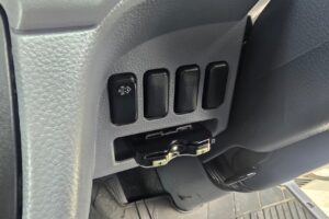 サムネイル: 平成25年　三菱　キャンター　２トン平　ワイドロング　4WD・高床（車検1年付）