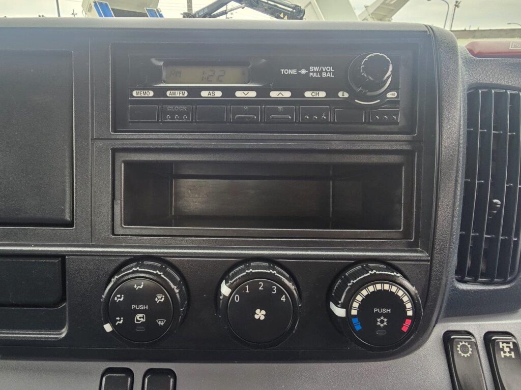平成25年　三菱　キャンター　２トン平　ワイドロング　4WD・高床（車検1年付）