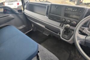 サムネイル: 平成25年　三菱　キャンター　２トン平　ワイドロング　4WD・高床（車検1年付）