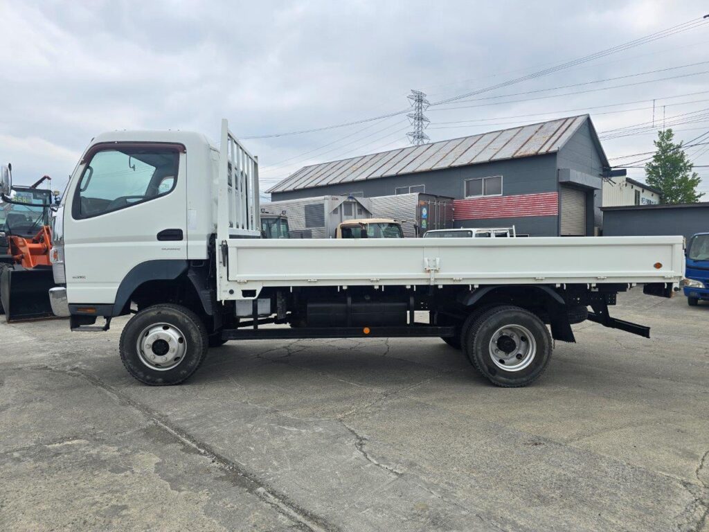 平成25年　三菱　キャンター　２トン平　ワイドロング　4WD・高床（車検1年付）