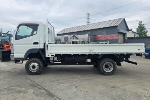 サムネイル: 平成25年　三菱　キャンター　２トン平　ワイドロング　4WD・高床（車検1年付）