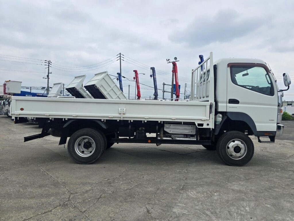 平成25年　三菱　キャンター　２トン平　ワイドロング　4WD・高床（車検1年付）