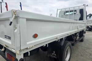 サムネイル: 平成25年　三菱　キャンター　２トン平　ワイドロング　4WD・高床（車検1年付）