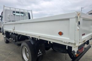 サムネイル: 平成25年　三菱　キャンター　２トン平　ワイドロング　4WD・高床（車検1年付）