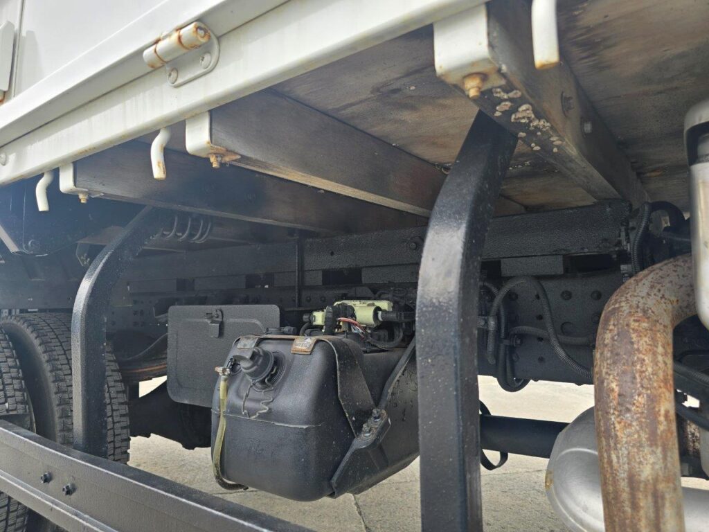 平成25年　三菱　キャンター　２トン平　ワイドロング　4WD・高床（車検1年付）