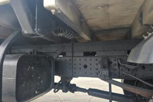 サムネイル: 平成25年　三菱　キャンター　２トン平　ワイドロング　4WD・高床（車検1年付）