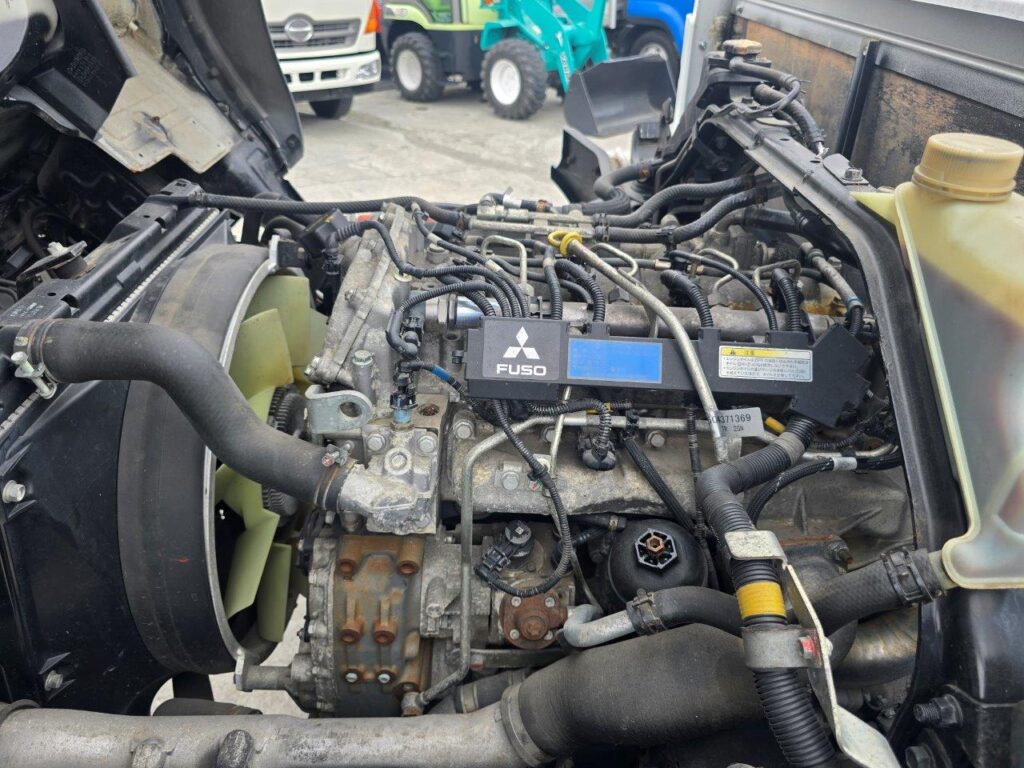 平成25年　三菱　キャンター　２トン平　ワイドロング　4WD・高床（車検1年付）