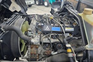 サムネイル: 平成25年　三菱　キャンター　２トン平　ワイドロング　4WD・高床（車検1年付）