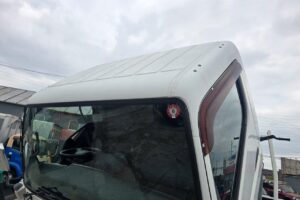 サムネイル: 平成25年　三菱　キャンター　２トン平　ワイドロング　4WD・高床（車検1年付）