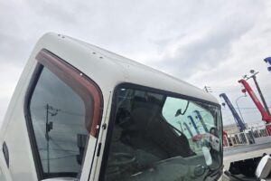 サムネイル: 平成25年　三菱　キャンター　２トン平　ワイドロング　4WD・高床（車検1年付）