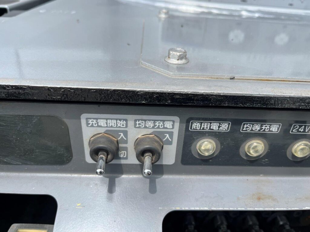 平成22年　いすゞ　エルフ　15.1ｍ高所作業車　電工仕様・ウィンチ付（車検令和9年2月）