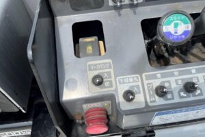 サムネイル: 平成22年　いすゞ　エルフ　15.1ｍ高所作業車　電工仕様・ウィンチ付（車検令和9年2月）