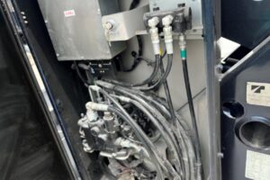 サムネイル: 平成22年　いすゞ　エルフ　15.1ｍ高所作業車　電工仕様・ウィンチ付（車検令和9年2月）