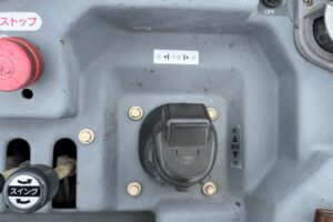 サムネイル: 平成22年　いすゞ　エルフ　15.1ｍ高所作業車　電工仕様・ウィンチ付（車検令和9年2月）