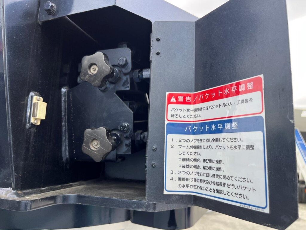 平成22年　いすゞ　エルフ　15.1ｍ高所作業車　電工仕様・ウィンチ付（車検令和9年2月）