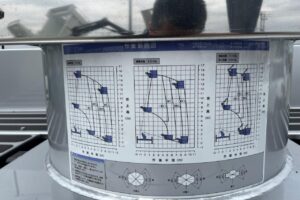 サムネイル: 平成22年　いすゞ　エルフ　15.1ｍ高所作業車　電工仕様・ウィンチ付（車検令和9年2月）