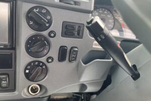 サムネイル: 平成29年　三菱　ファイター　４トン平　ナビ・ベッド付（車検1年付）