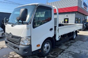 平成27年　日野　デュトロ　２トン平ワイドロング　オートマ（車検1年付）