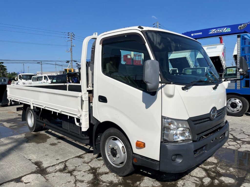 平成27年　日野　デュトロ　２トン平ワイドロング　オートマ（車検1年付）