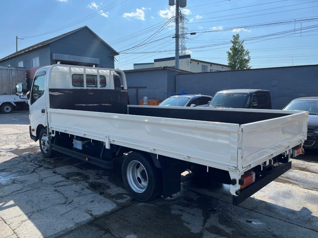 平成27年　日野　デュトロ　２トン平ワイドロング　オートマ（車検1年付）