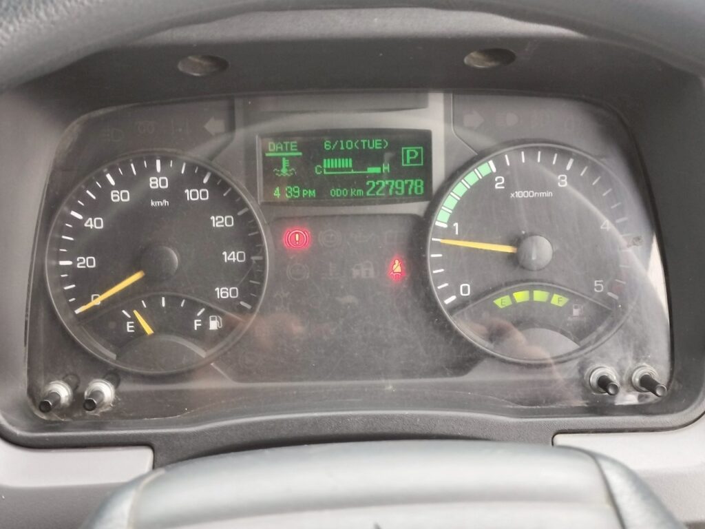 平成２４年　キャンター　１．８トン　ＷキャブＰ／Ｇ　４ＷＤ！！　