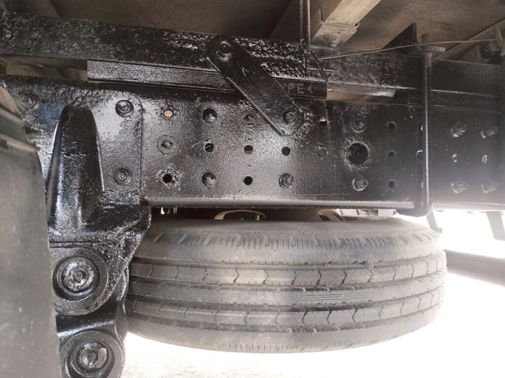 平成２４年　キャンター　１．８トン　ＷキャブＰ／Ｇ　４ＷＤ！！　
