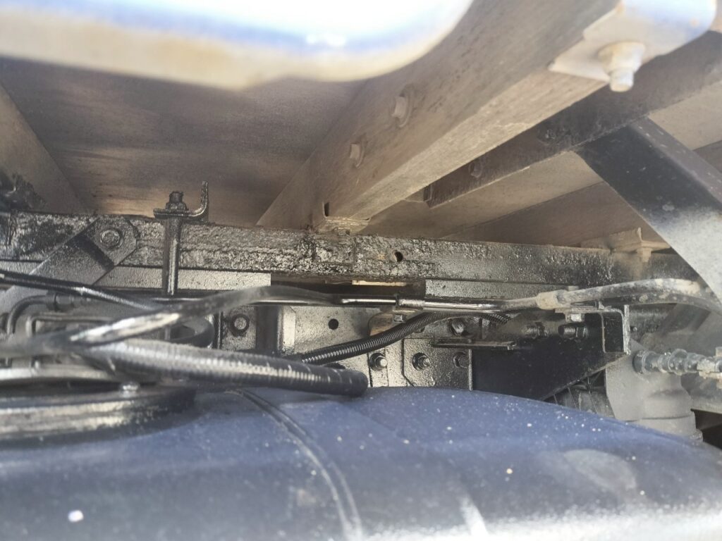 平成２４年　キャンター　１．８トン　ＷキャブＰ／Ｇ　４ＷＤ！！　