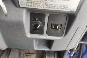 サムネイル: 平成２４年　キャンター　１．８トン　ＷキャブＰ／Ｇ　４ＷＤ！！　