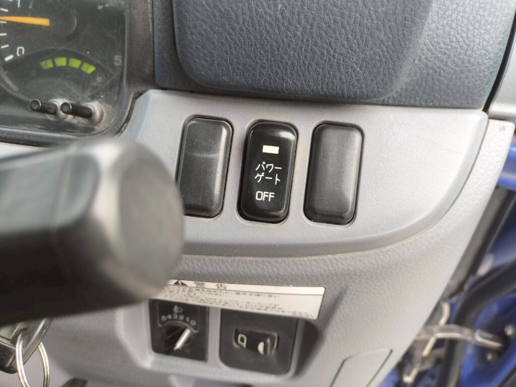 平成２４年　キャンター　１．８トン　ＷキャブＰ／Ｇ　４ＷＤ！！　